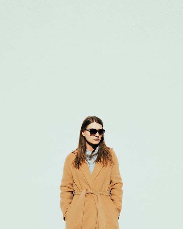 焦糖色廓形外套